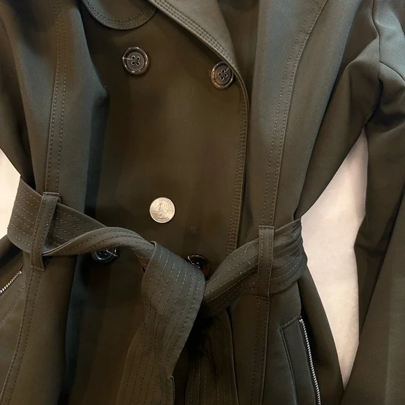 Express Green Trench Coat Elegant and Functional - Picture 4 of 4